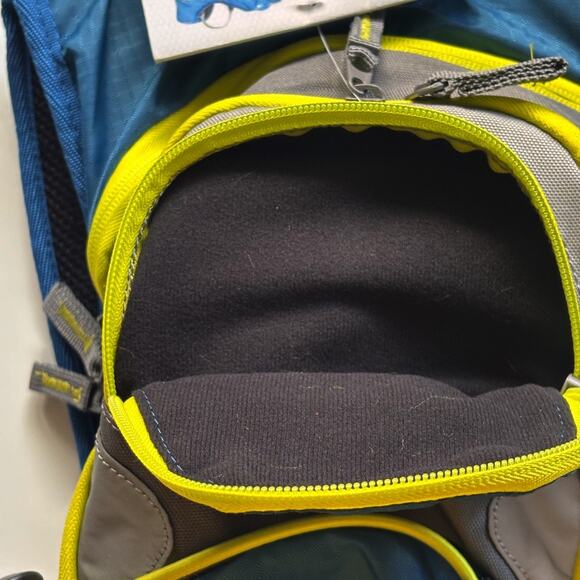 Coleman Revel Hydration Pack 8L Blue Yellow Gray BRAND NEW Water Bladder Sealed - Picture 9 of 13